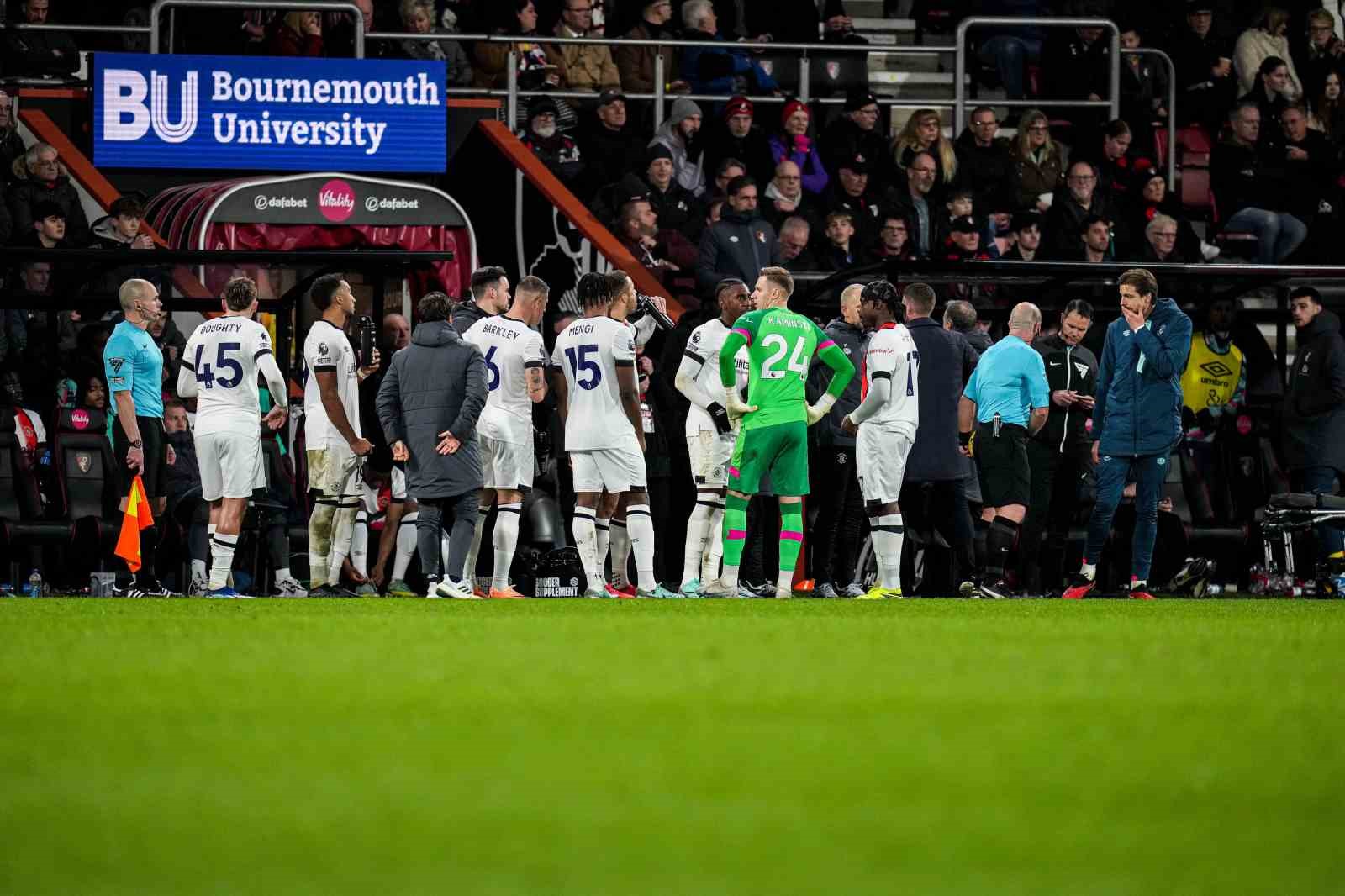 Lockyer yere yığıldı, Bournemouth – Luton Town maçı ertelendi