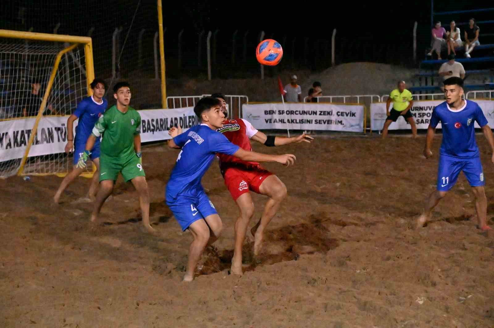 Kumda Top Peşinde: Manavgat'ta Plaj Futbolu Coşkusu