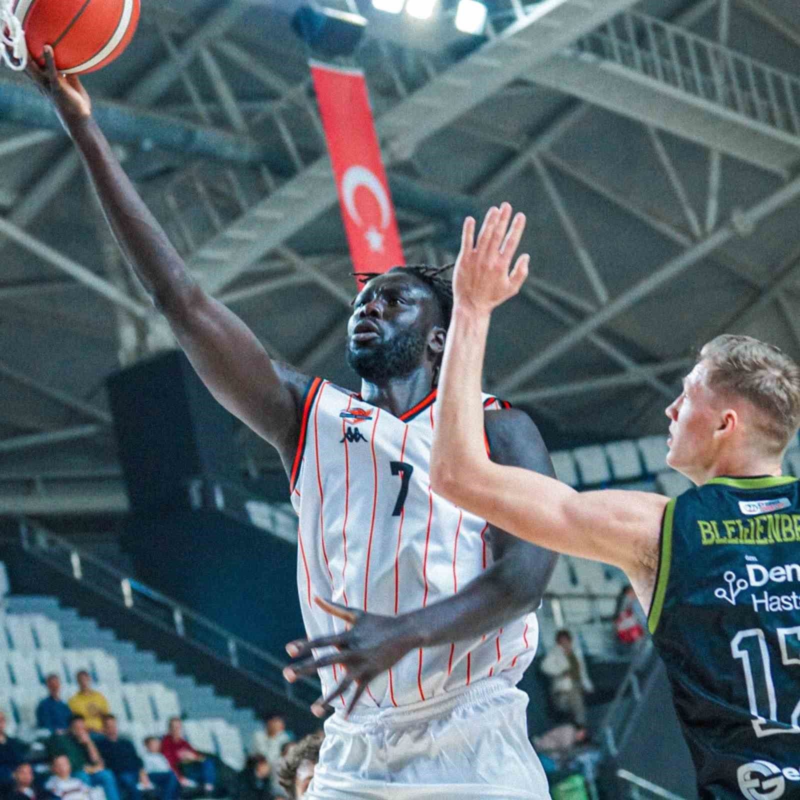 Manisa Basket'in Merkezefendi Belediyesi'ni 80-75 Yendiği Karşılaşmada Basketbol Şöleni Yaşandı