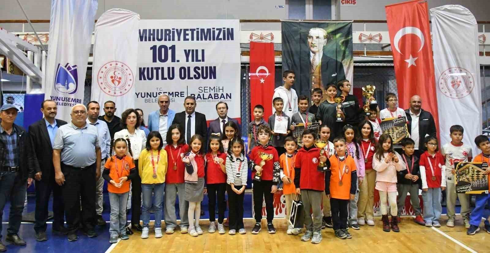 Manisa'nın 29 Ekim'de Satranç Sahnesinde Parlayan Yıldızları Ödüllendirildi