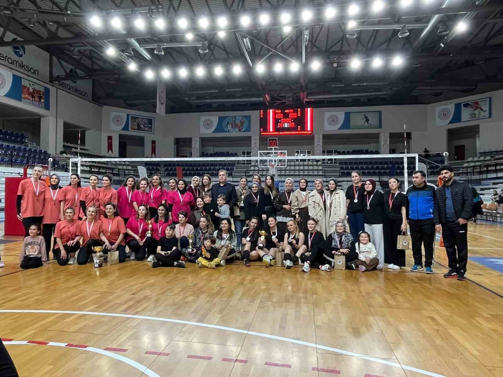 Manisa’da "Evinin Sultanları" 8 Mart’ta parkeye indi