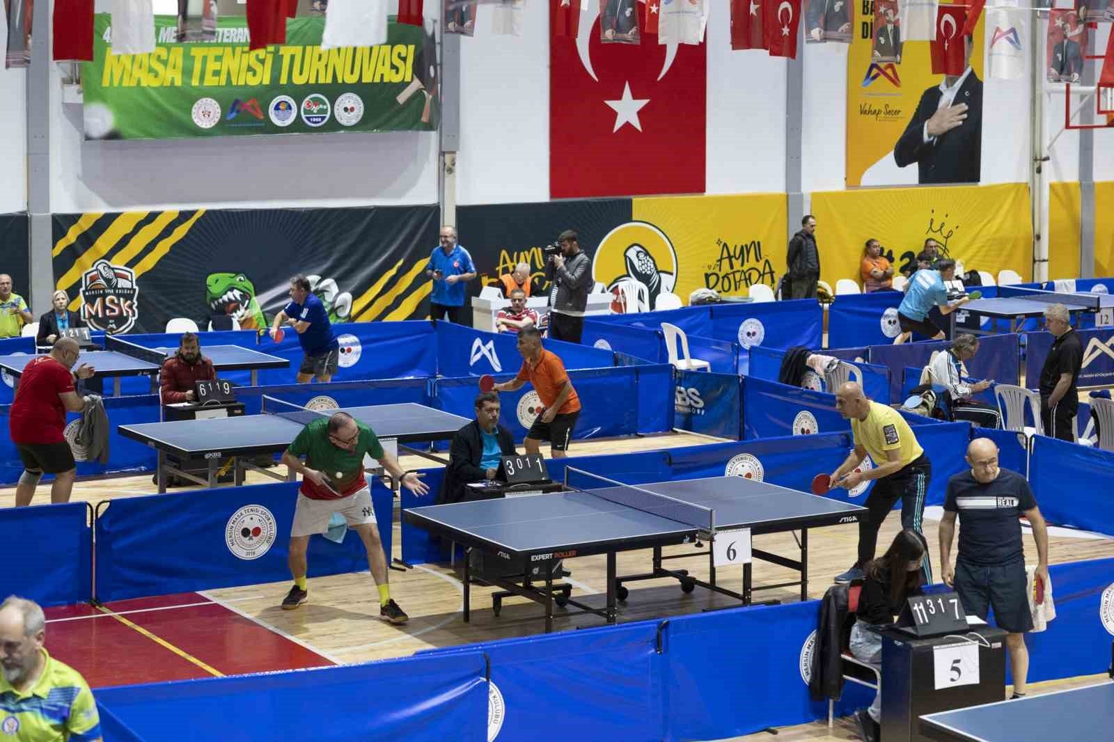 Veteranlar Masa Tenisi Sahasında 196 Sporcu Yarıştı