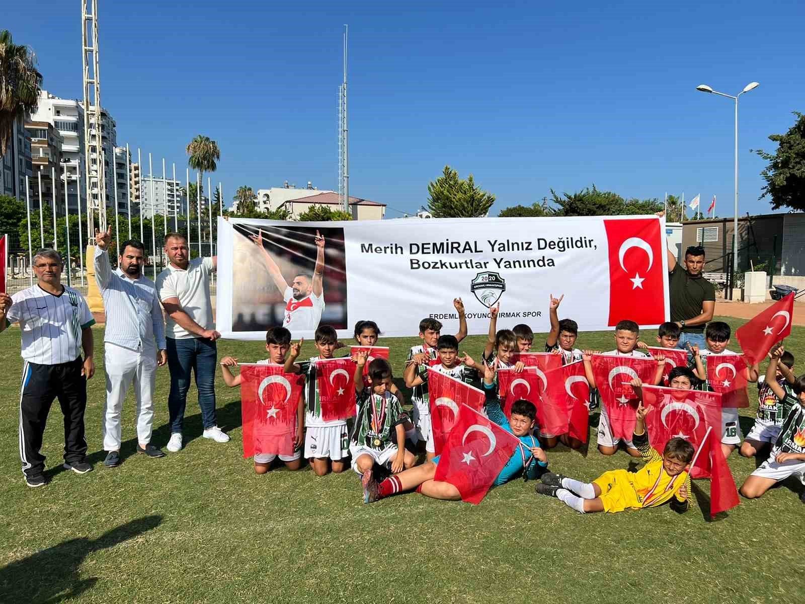 Mersinli Minik Yıldızların Merih Demiral'a Yüreklendirici Mesajı