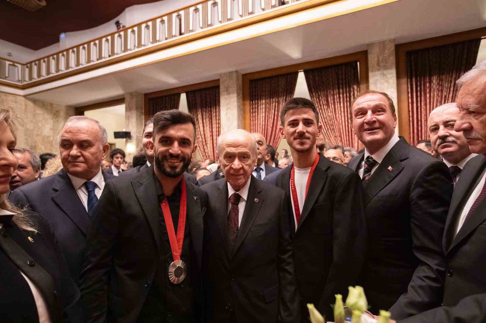 MHP'nin Zirvesinde Tarihi Buluşma: Bahçeli ve Şahin Bir Arada