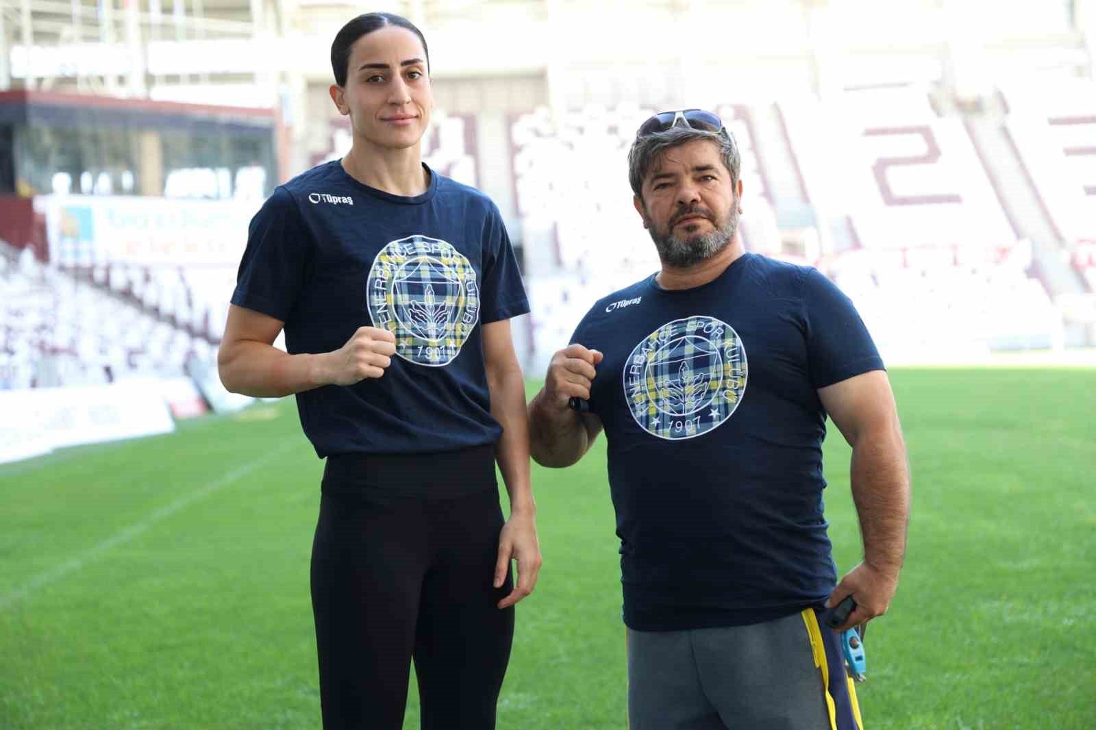 Milli boksör Gizem Özer, dudağındaki uçuktan dolayı elendi