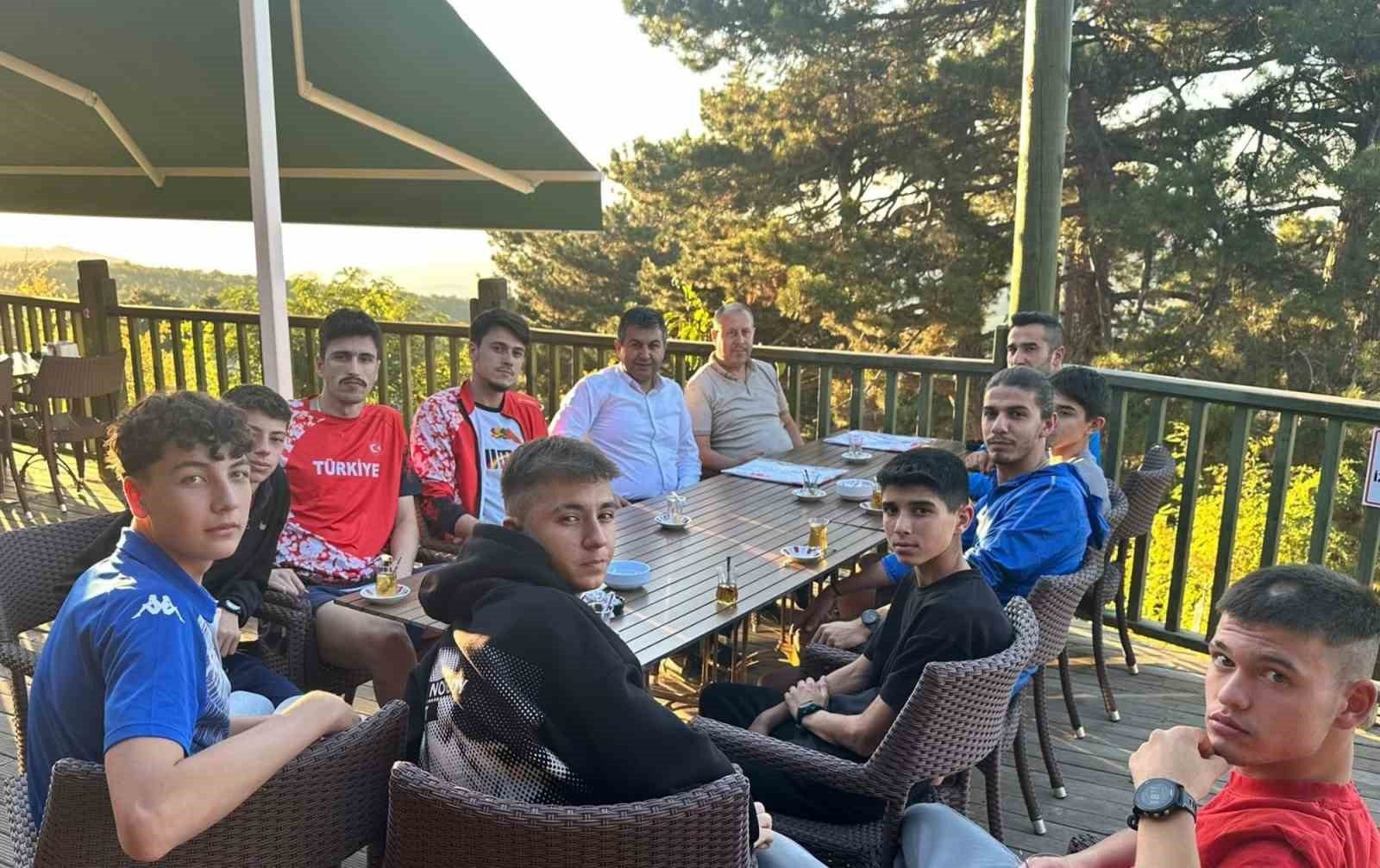 Dağların Zirvesinde Milli Gururumuz