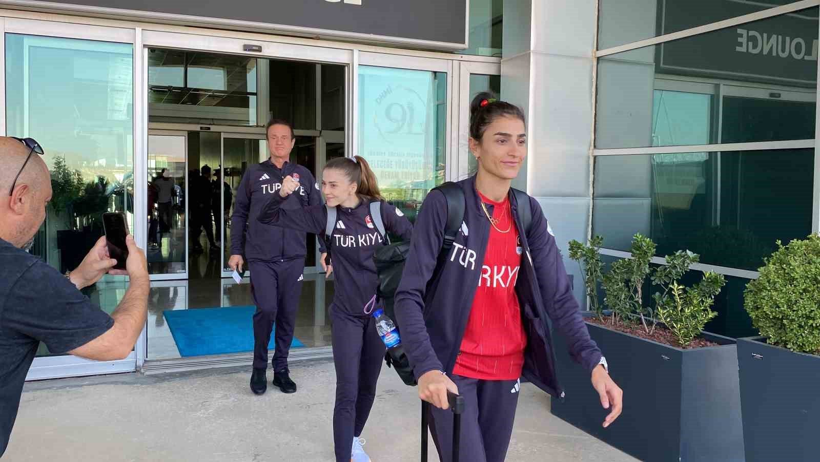 Konya'dan Paris'e Uğurlanan Milli Tekvandocular Olimpiyat Yolunda