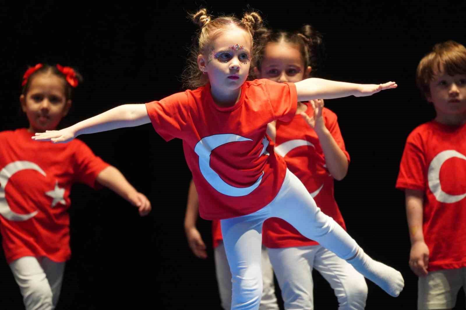 Küçük Sporcular, Jimnastik Sahnesinde Parıldadı