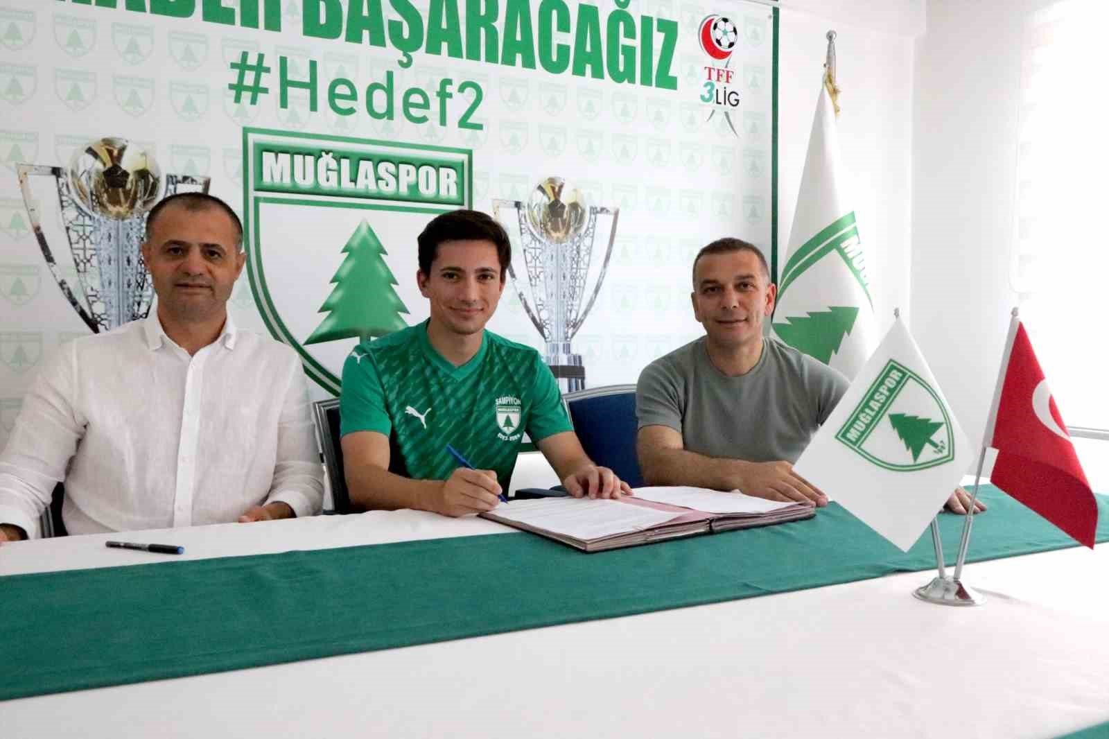 Muğlaspor Orta Sahasına Takviye Yaptı