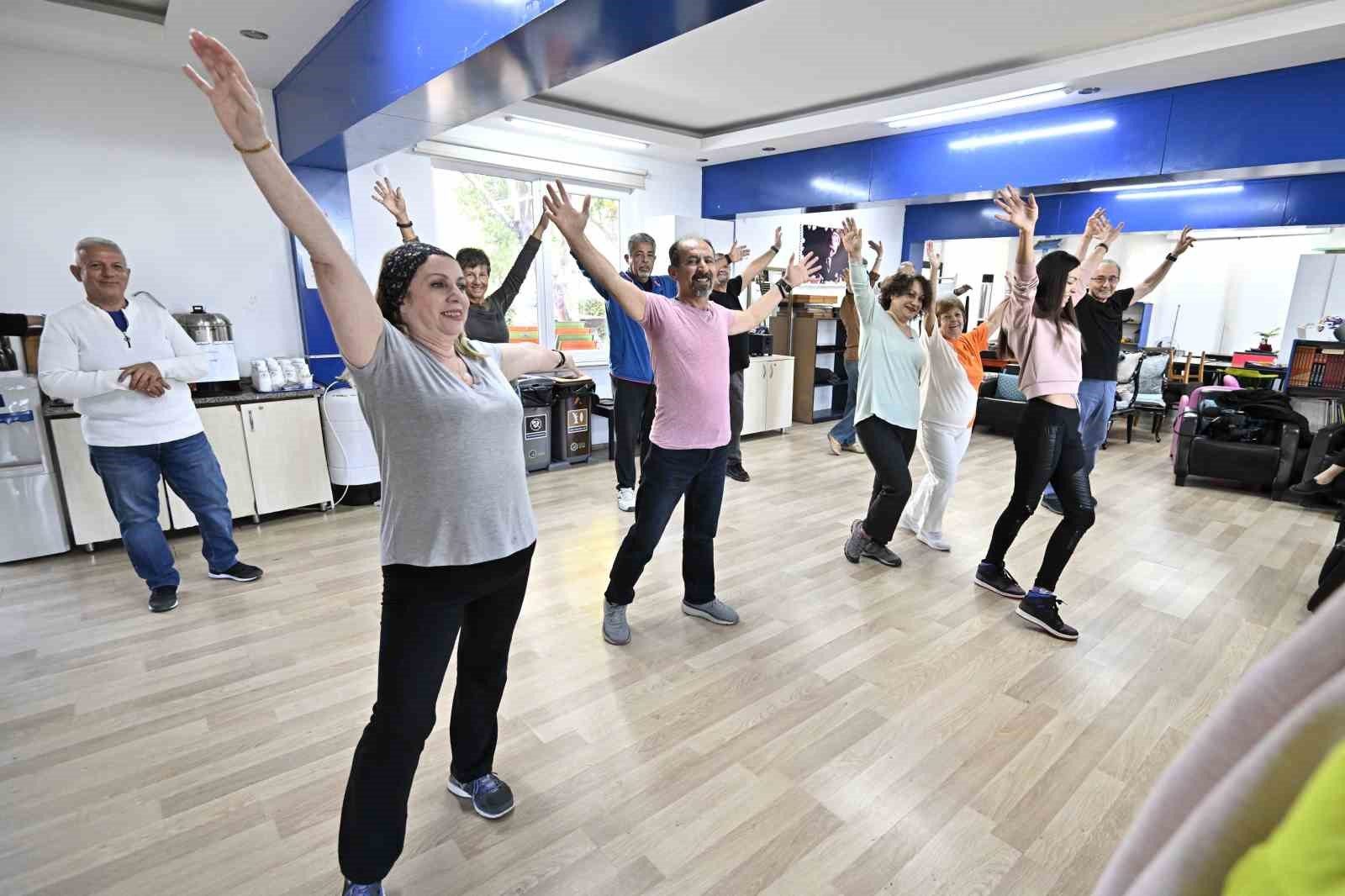 Muratpaşa’da 60 yaş üzerine modern dans eğitimi