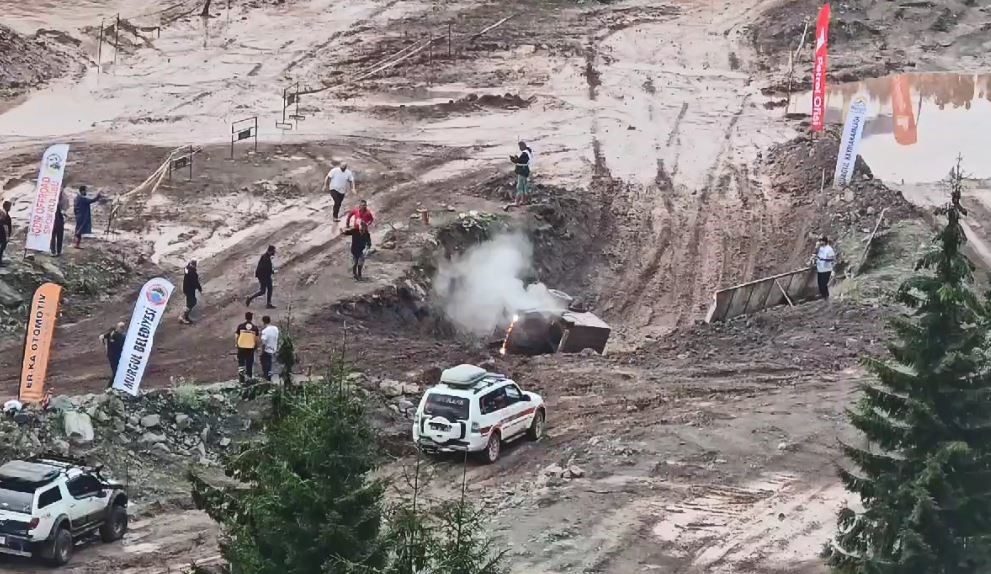 Çarpıcı Kaza: Off-Road Yarışçısı Sonsuzluğa Yolculuğunda