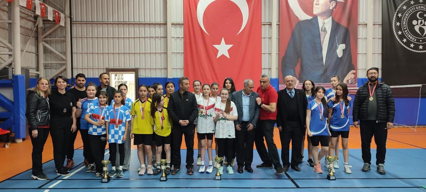 Badminton Sahalarında Yıldız Kızlar Şampiyonu Belli Oldu