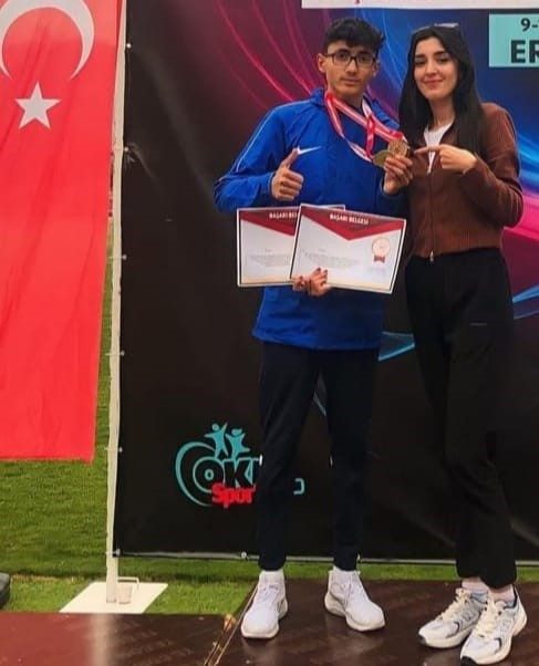 Pistte Parlayan Yıldız: Olimpiyat Denemelerinde Birincilik