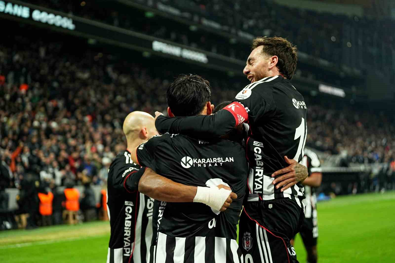 Orkun Kökçü, skor katkısına devam ediyor