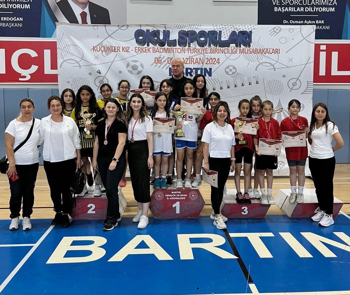 Osmangazili Badmintondan Şampiyonluğa Kanat Açtı