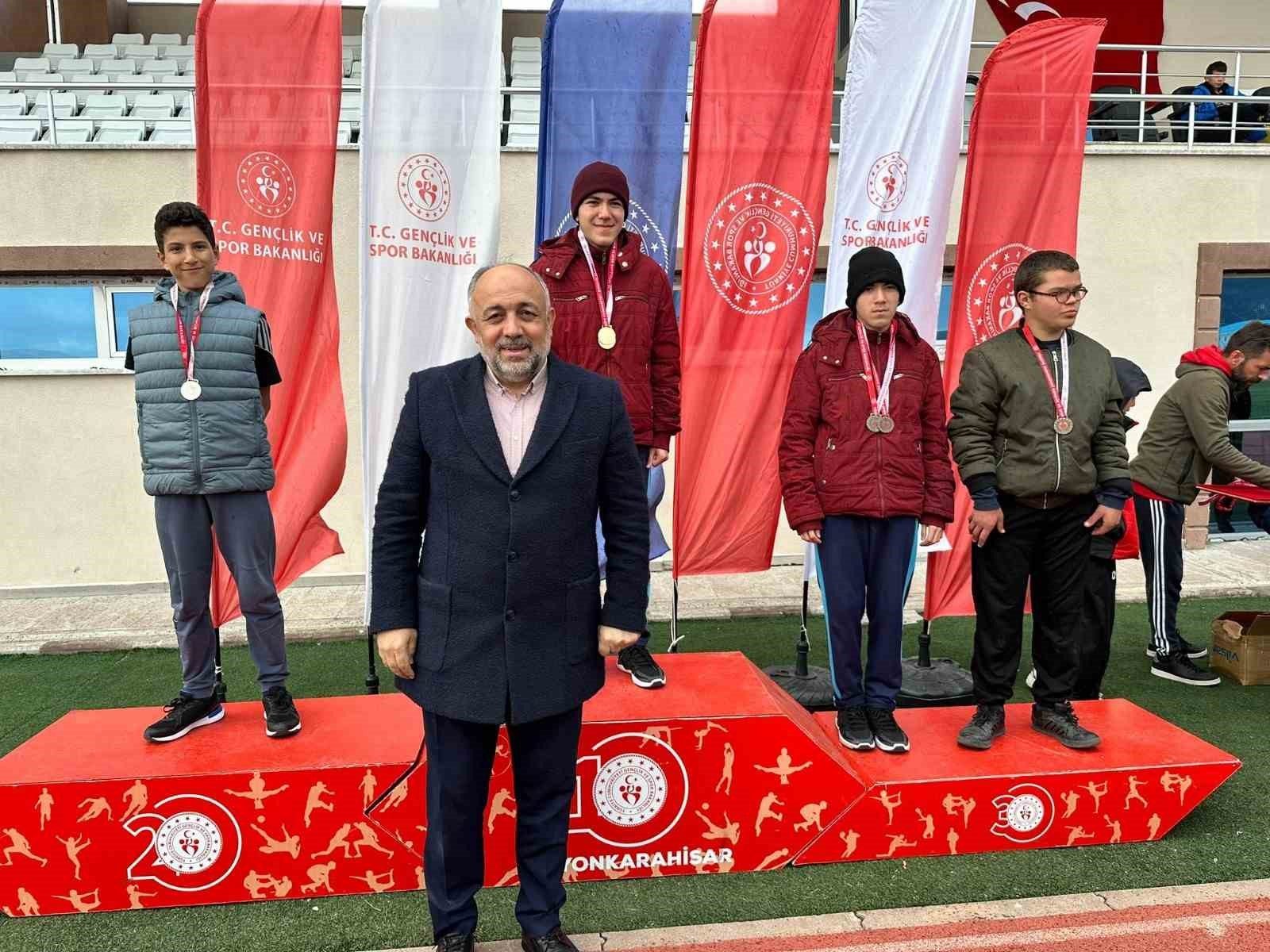Özel sporcular atletizm müsabakalarında madalyalar sahiplerini buldu