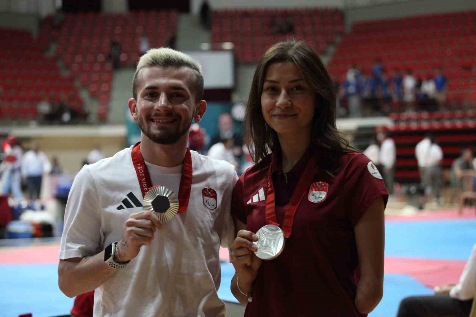 Konya'da Tekvando Şöleni: Paralimpik Oyunları Madalyalı Milliler Karşılandı