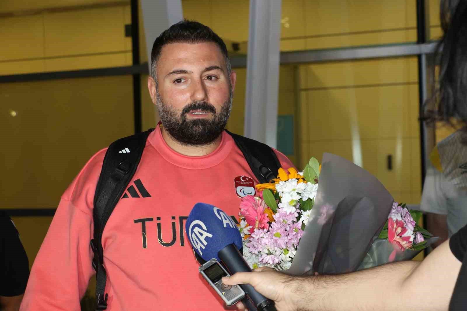 Ankara'ya Dönen Paris'in Para Halter Kahramanları