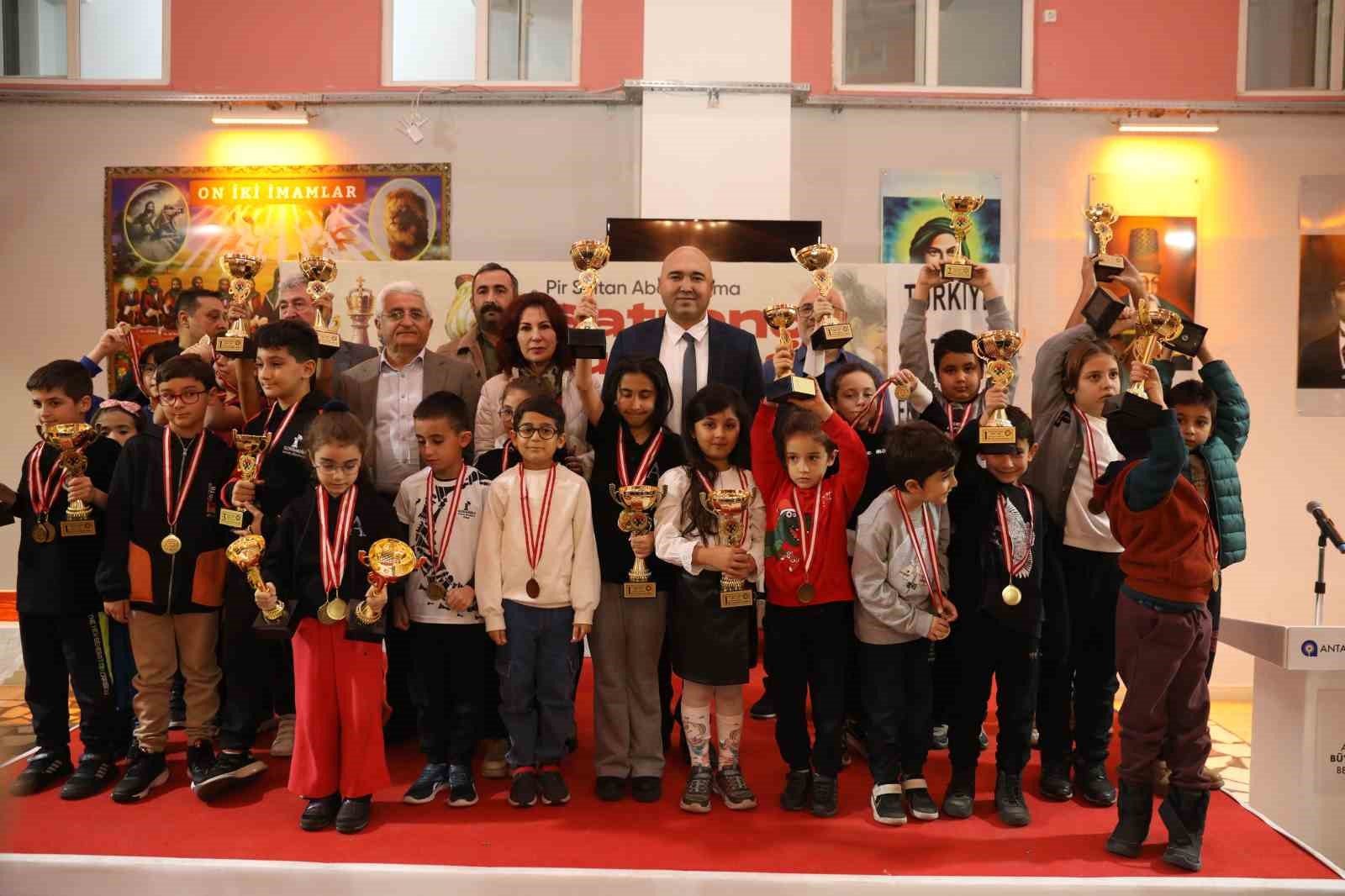 Pir Sultan'ın Ruhu Satranç Tahtasında
