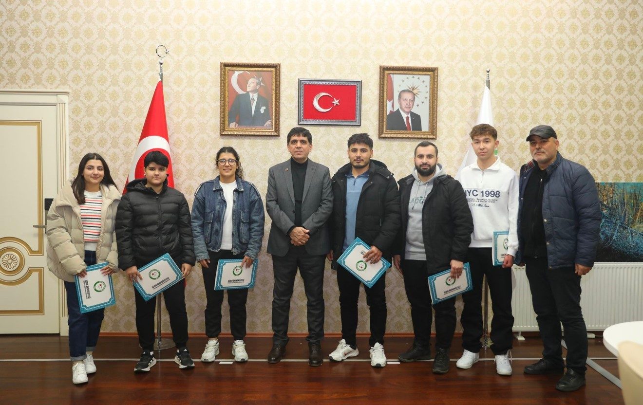 Masa Tenisi Şampiyonları Rektör'den Tebrik Aldı