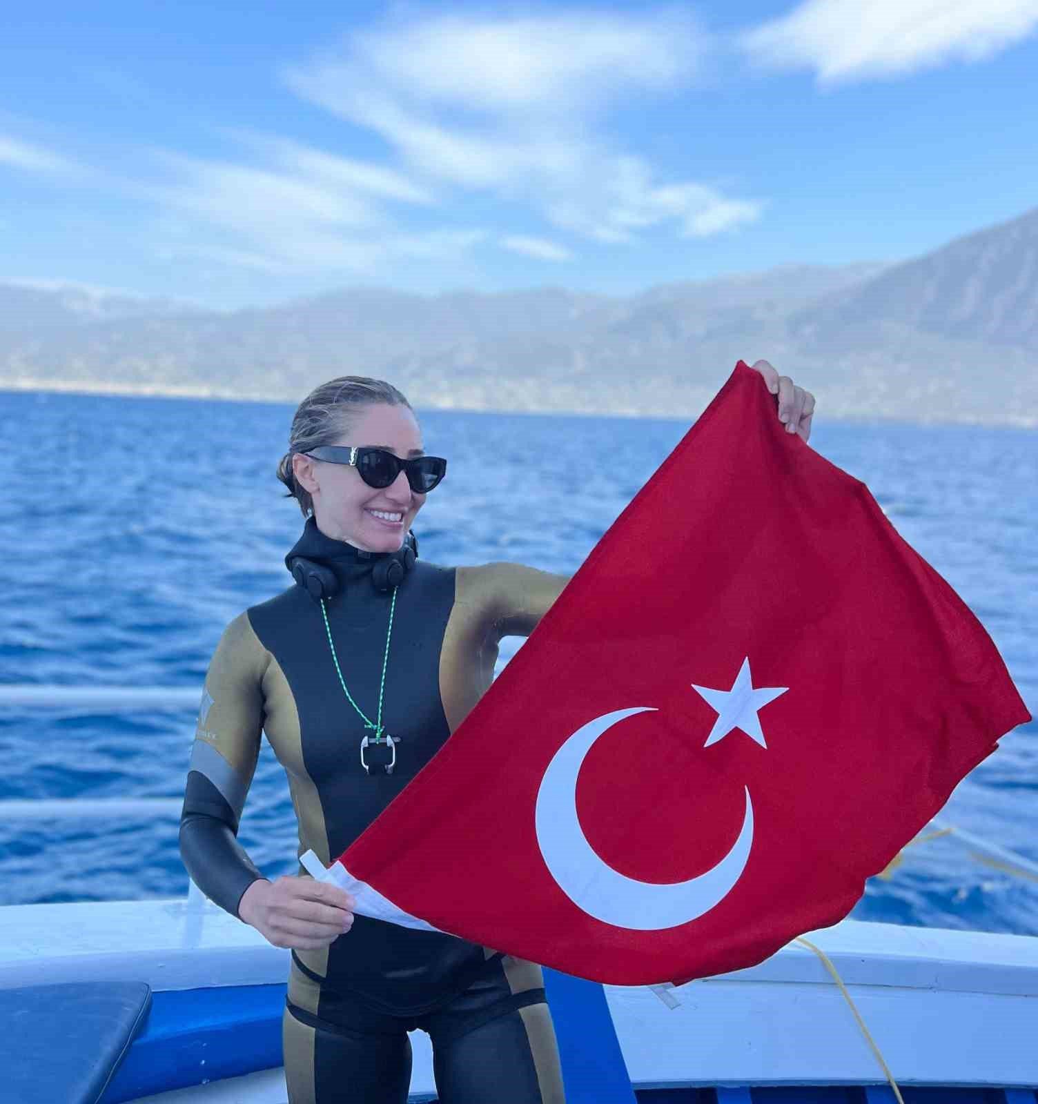 Türkiye'nin Yeni Halter Kraliçesi: Şahika Ercümen Rekor Kırdı