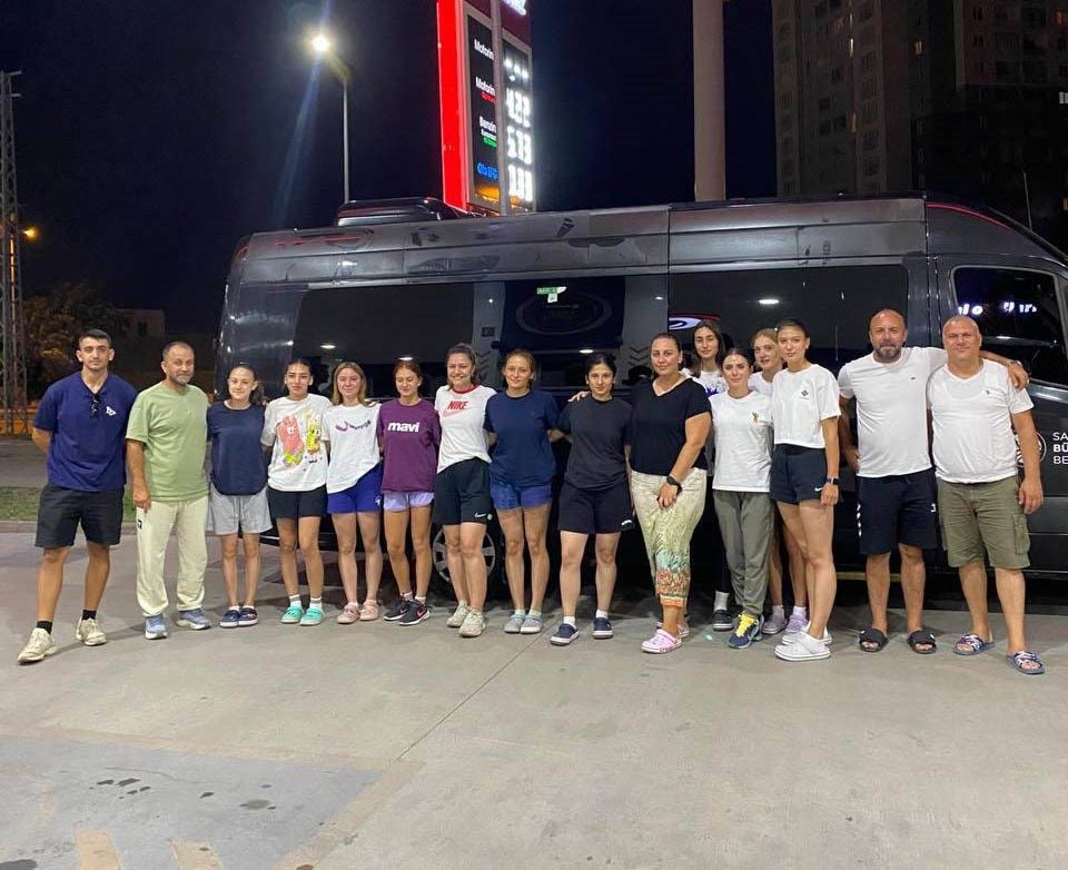 Sakarya'nın Parlayan Yıldızları İzmir'de Işıldadı