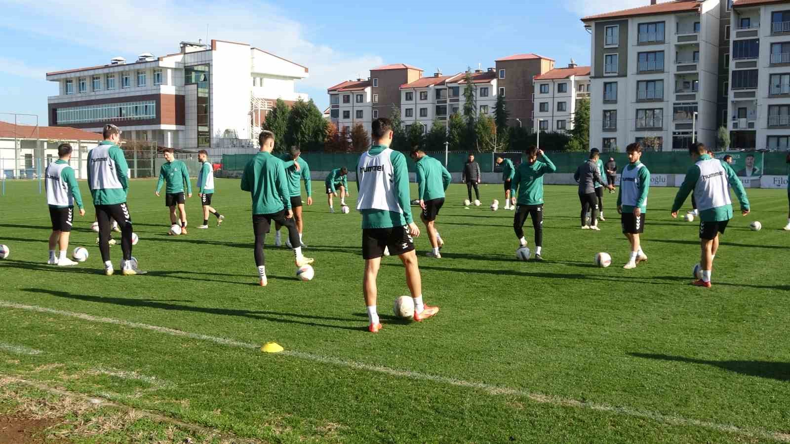 Sakaryaspor, Zirveye Giden Yolda Erzurumspor’u Konuk Ediyor