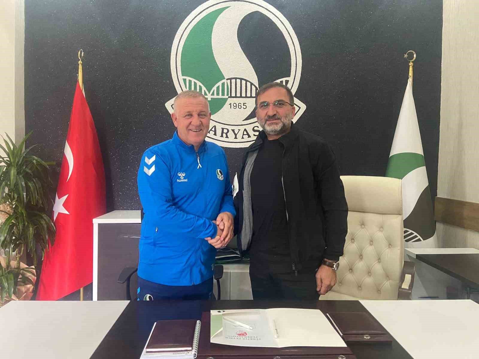 Sakaryaspor, dümeni Mesut Bakkal'a emanet etti.