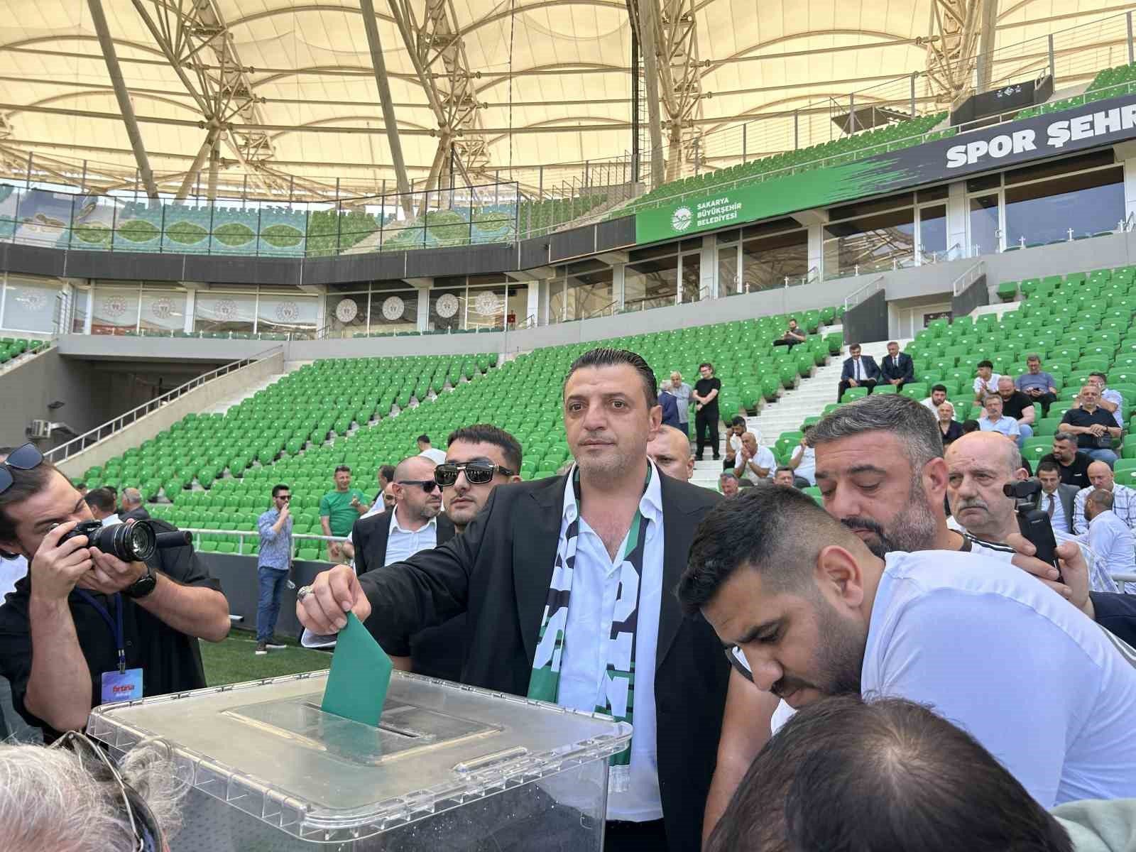 Sakaryaspor'da Başkanlık Değişimi: Gökhan İn Göreve Geldi