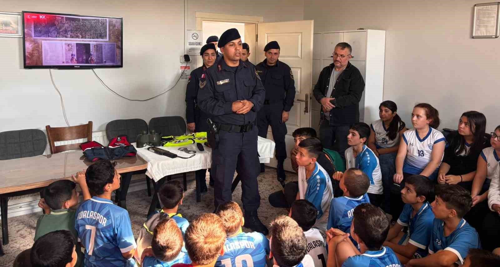 Salihli Adalaspor’dan jandarmaya teşekkür