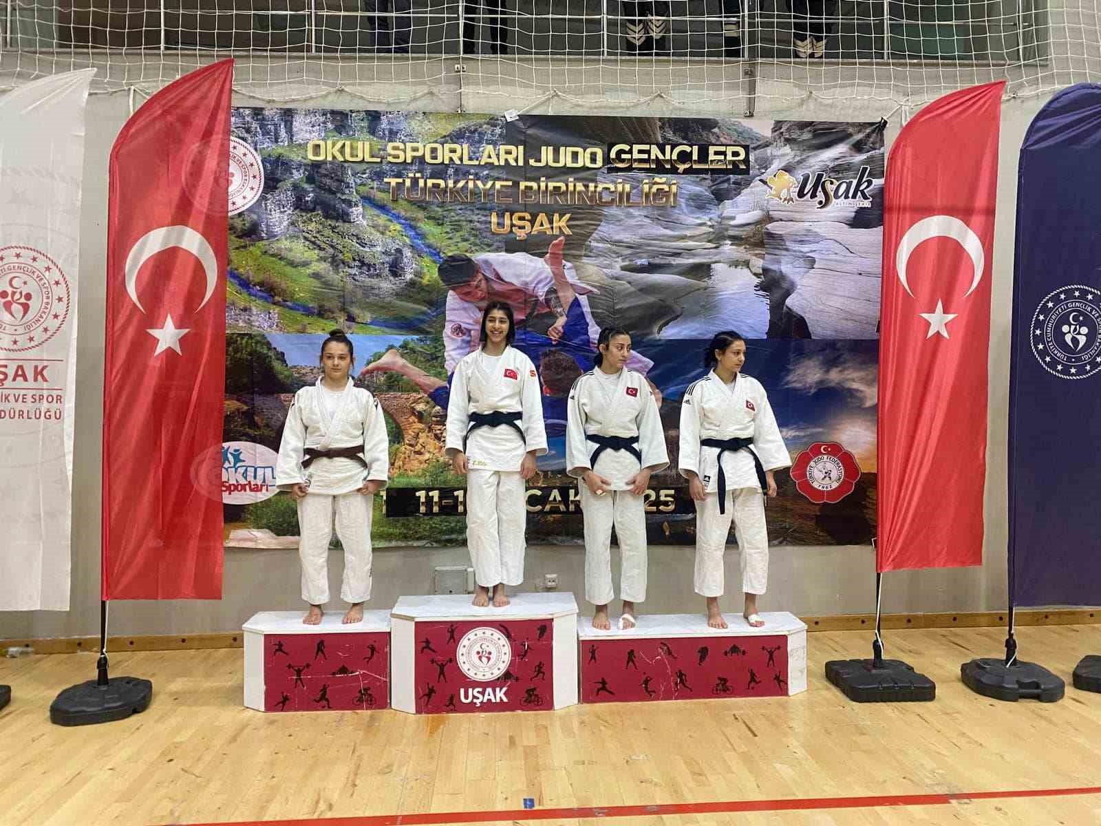 Salihli'nin gururu Türkiye ikincisi!