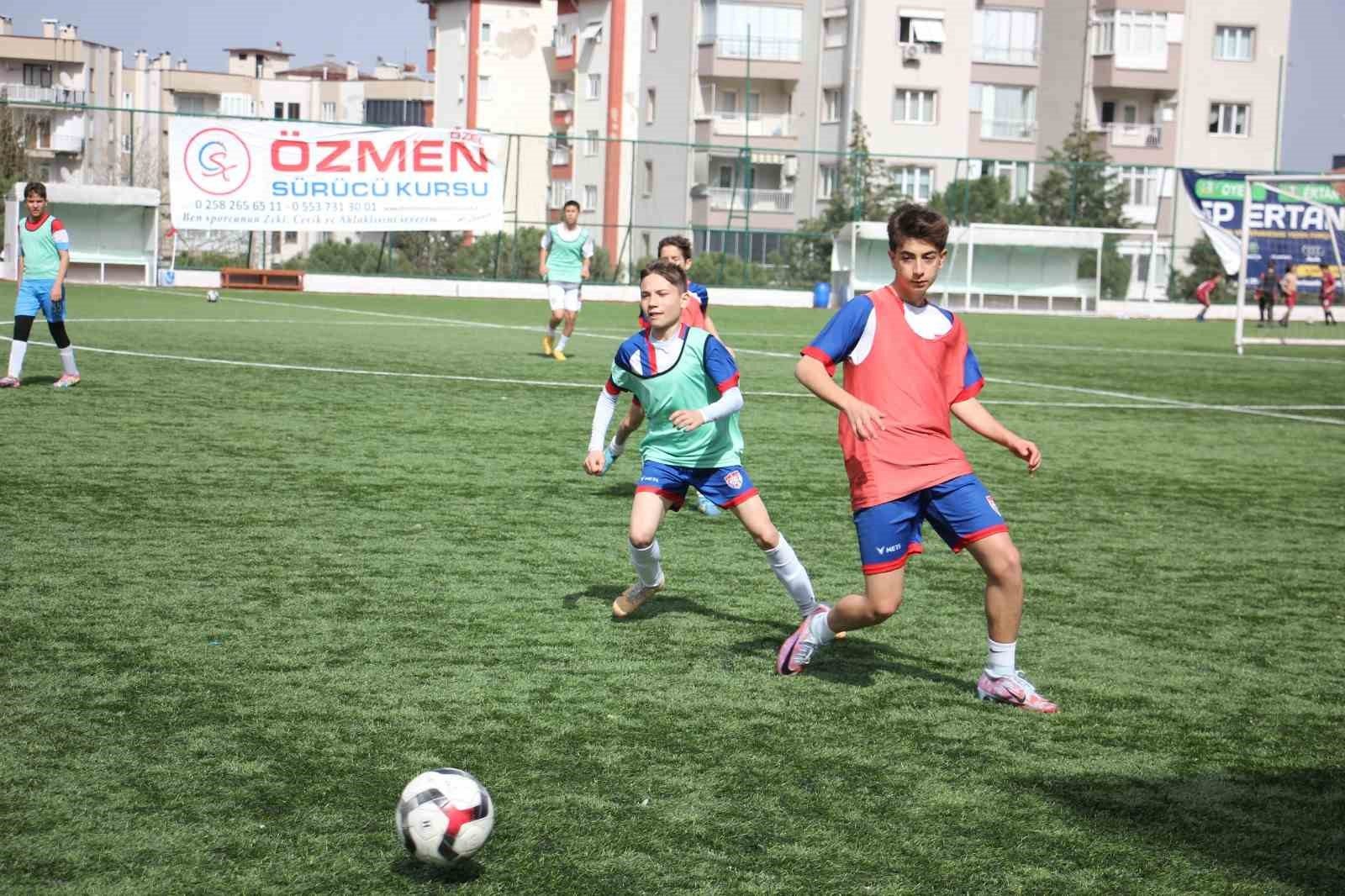 Şampiyon Çamlık, tur için Uşak’a gitti
