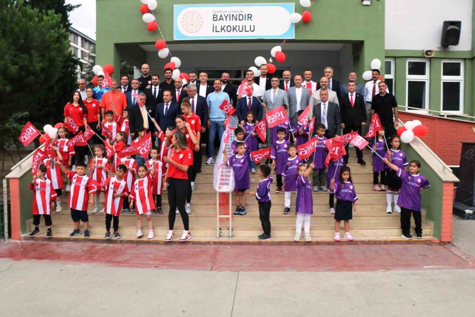 Samsunspor’dan tüm 1. sınıflara kalem ve defter hediyesi