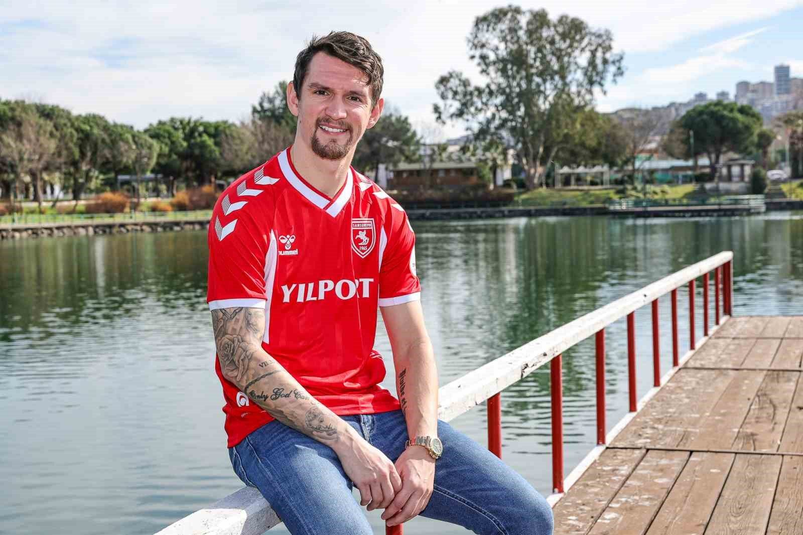 Samsunspor’un yeni transferi Raman: "Taraftarımızın önüne çıkmak için sabırsızlanıyorum"