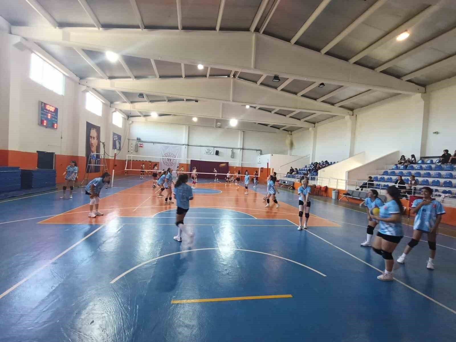 Sarıgöllü kızlar lige mağlubiyetle başladı