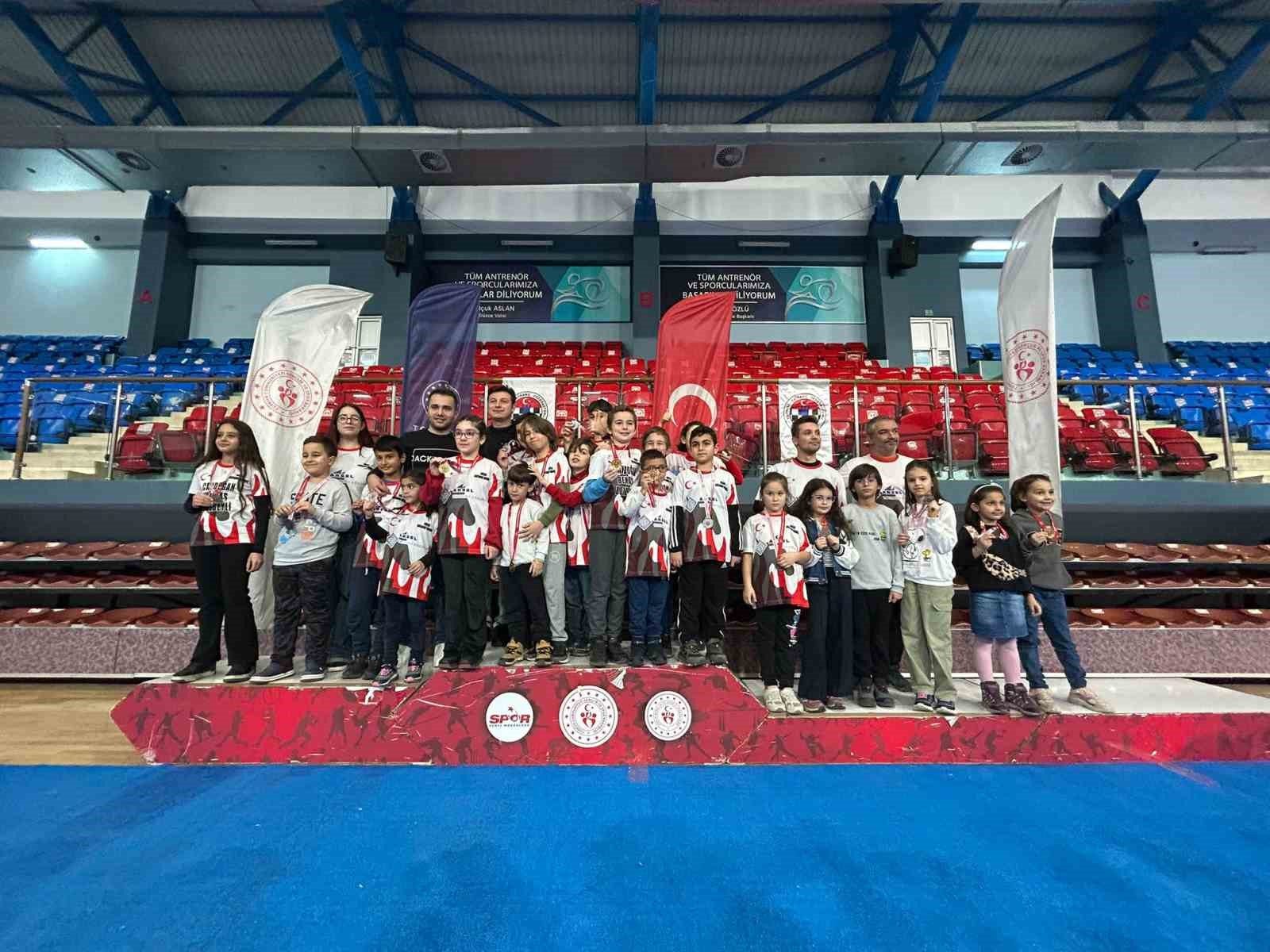 350 Beyin Gücü, Satranç Meydanında Çarpışıyor