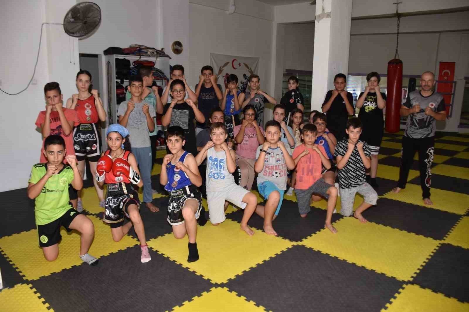 Şehzadeler'de Uzak Doğu Rüzgarı Esiyor
