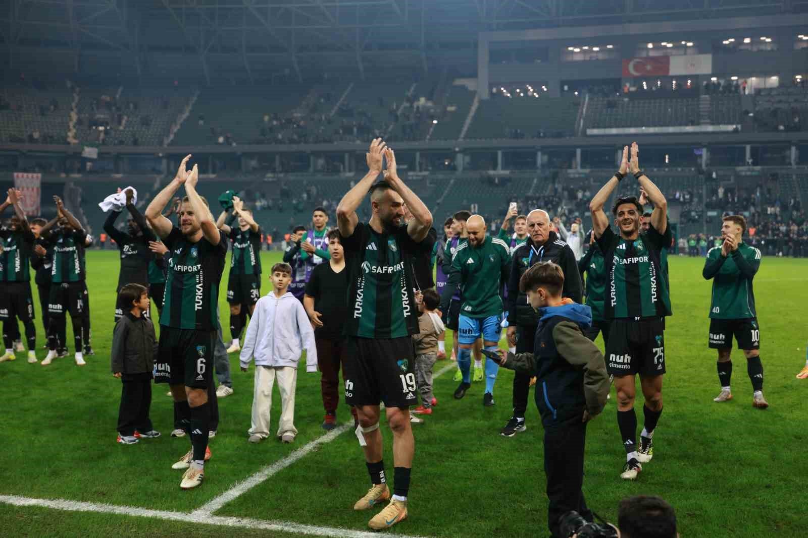 Serdar Dursun galibiyeti göbek atarak kutladı