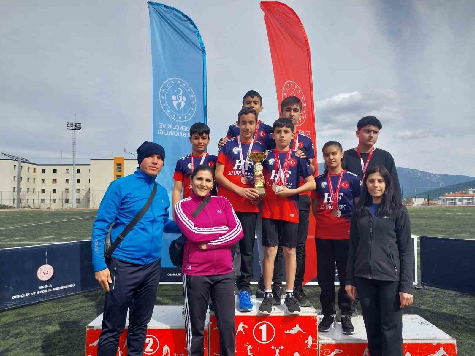 Seydikemer’deki okullar atletizm yarışmasında başarılı oldu