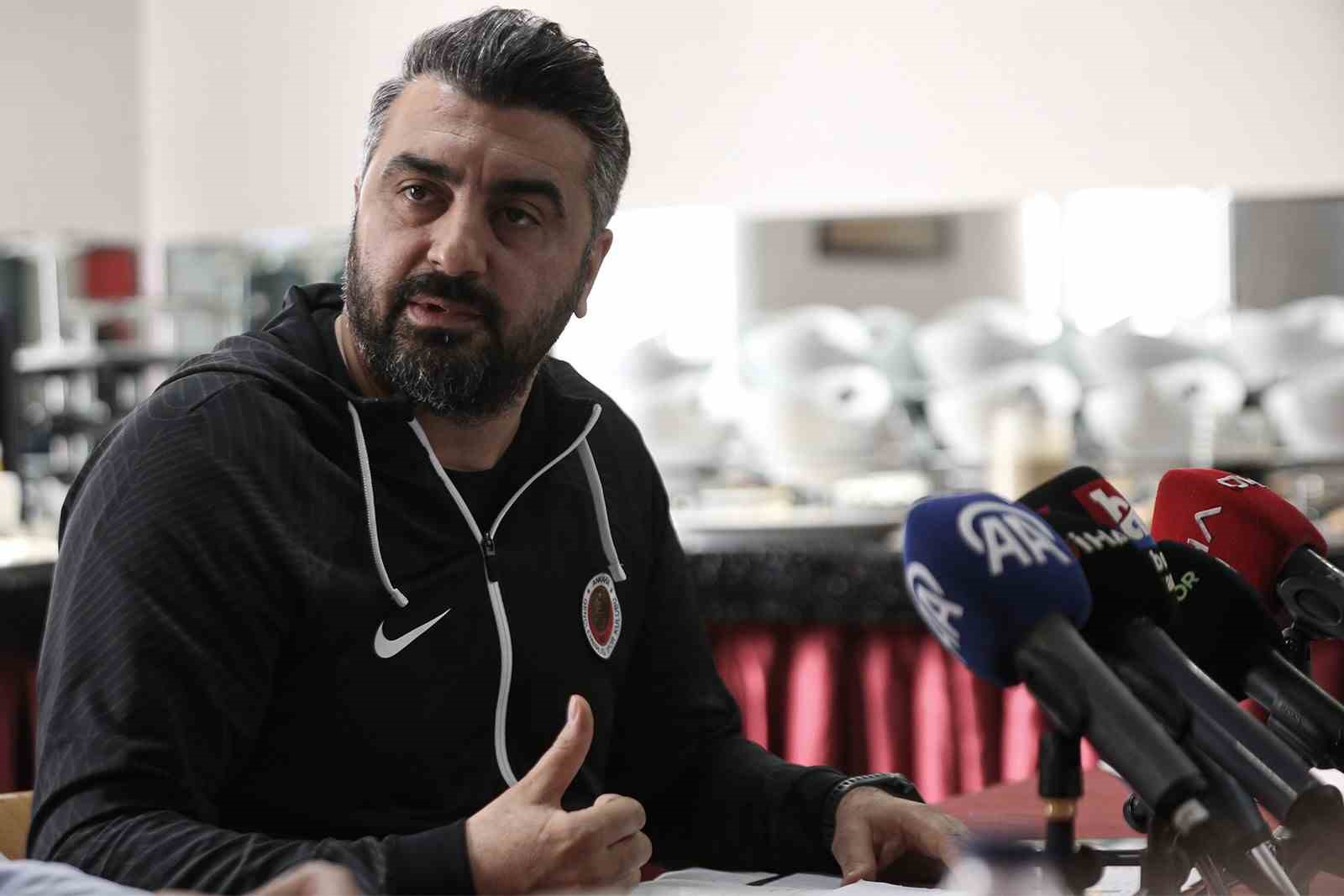 Sinan Kaloğlu: "Saha zemini yüzünden ben oyuncumu kaybettim"
