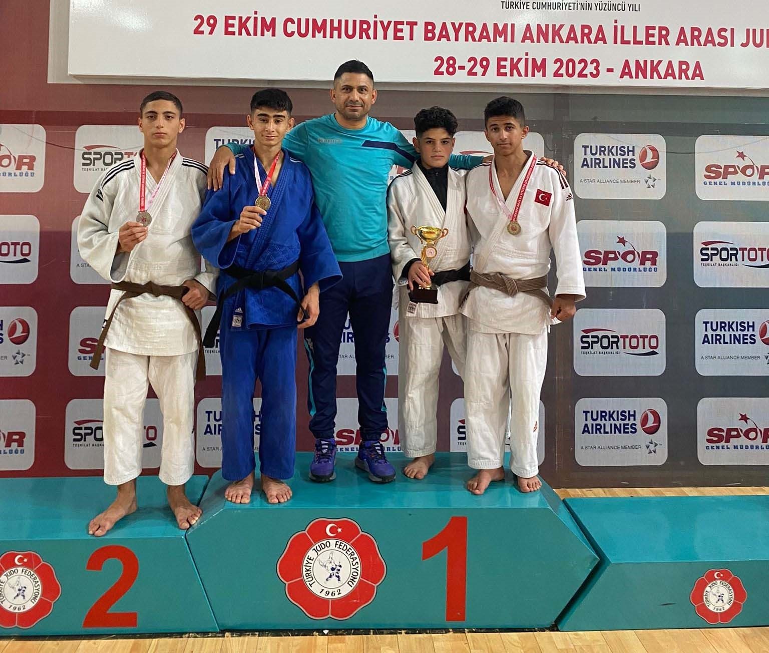 Sivaslı judocular Ankara’dan madalyalarla döndü