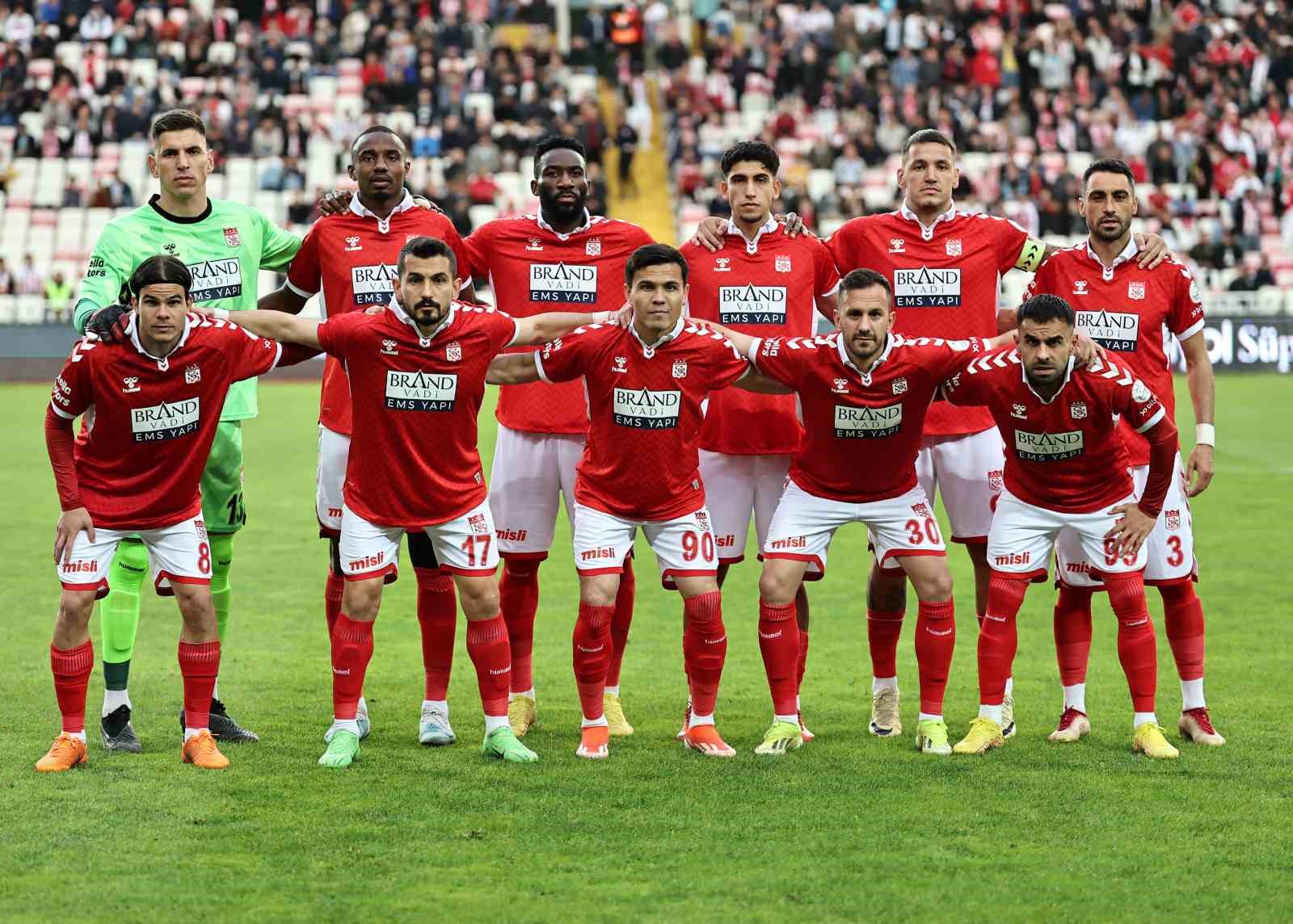 Sivasspor’da sözleşme yenileme telaşı: 16 futbolcunun geleceği belirsiz