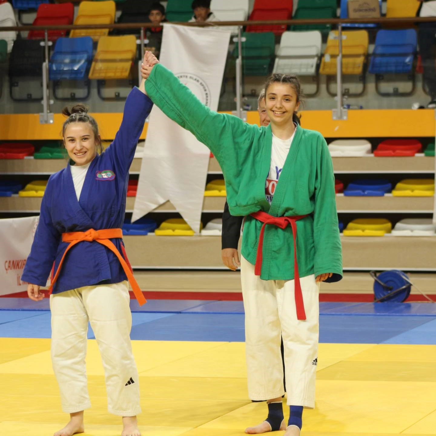 Madalya Yağmuru: Sporcular Zaferle Döndü