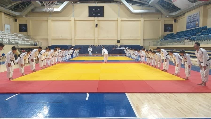 Sporcular, Zirveye Ulaşmak İçin Yoğun Eğitimlere Başladı