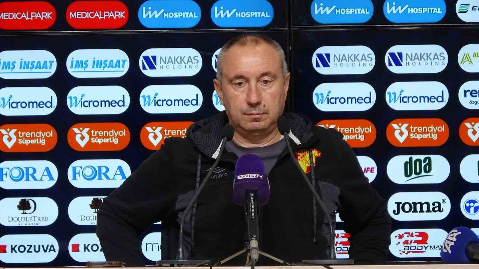 Stanimir Stoilov: "Göztepe ailesini her zaman mutlu etmeliyiz"