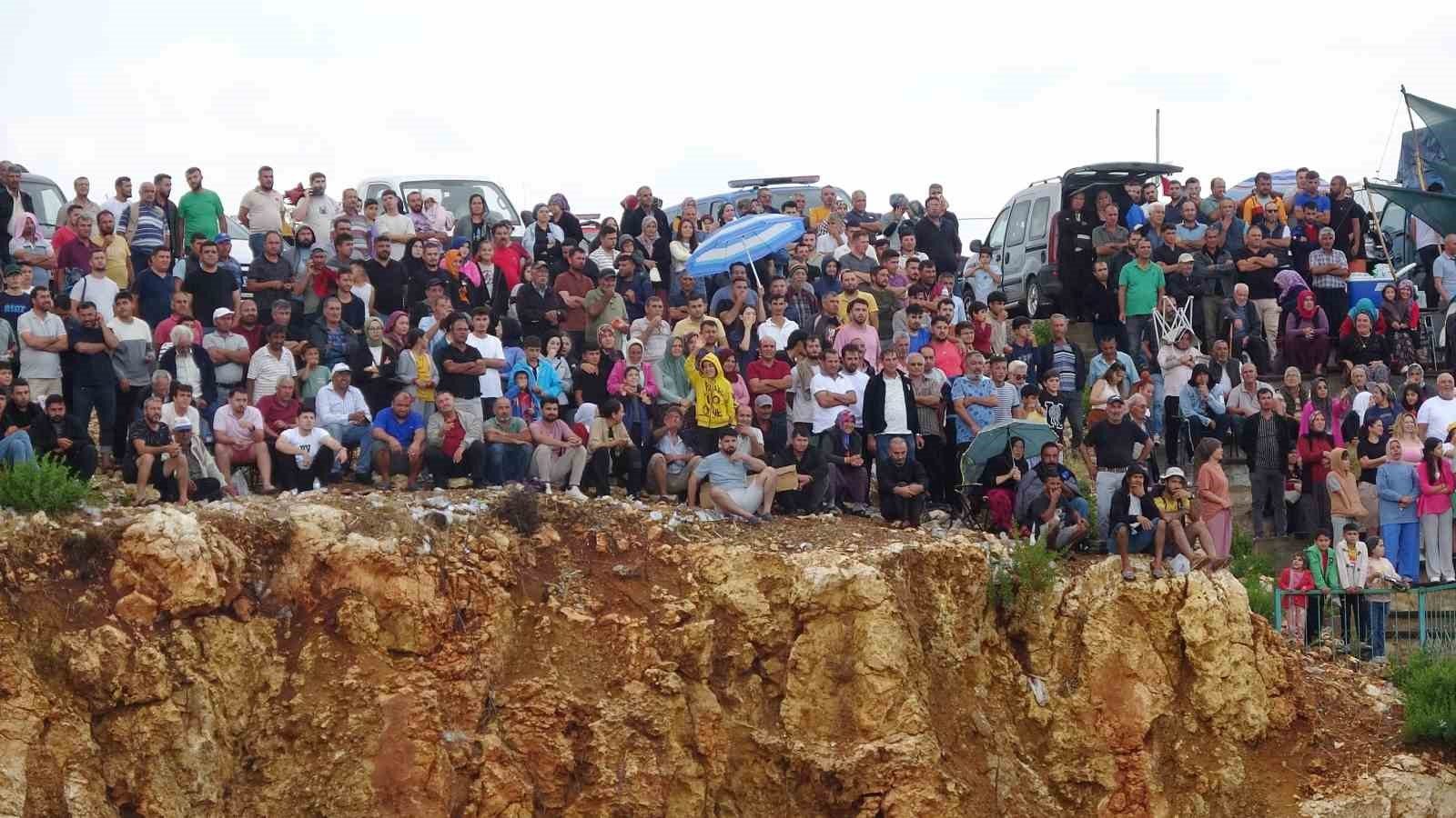 Mahalle Maçı Çılgınlığı: 15.000 Taraftar Stadyumu Doldurdu