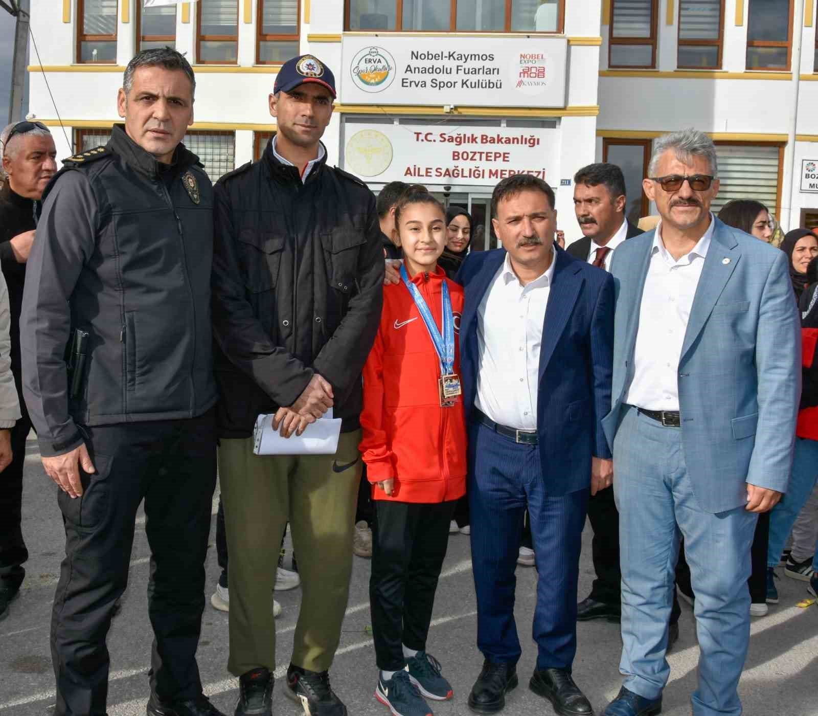 Taekwondo İl Temsilcisi'nden Çiçek ve Aydın'a Minnet Çiçekleri