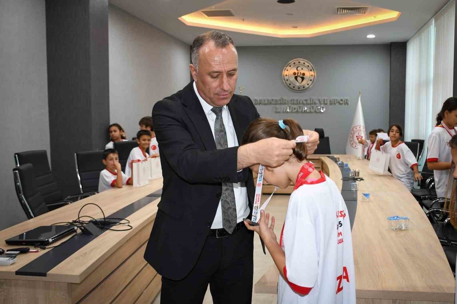 Taekwondo ve Yüzme Asları Balıkesir'de Ödüllerle Taçlandırıldı