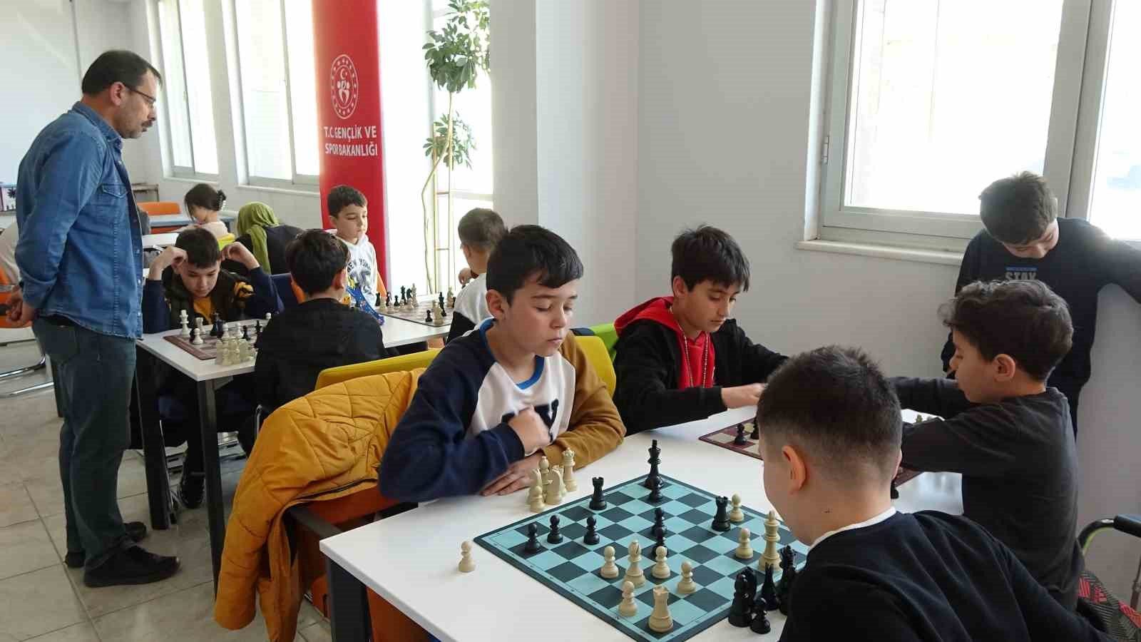 Tavşanlı satranç temsilcisi Doğan Esen’den turnuva müjdesi