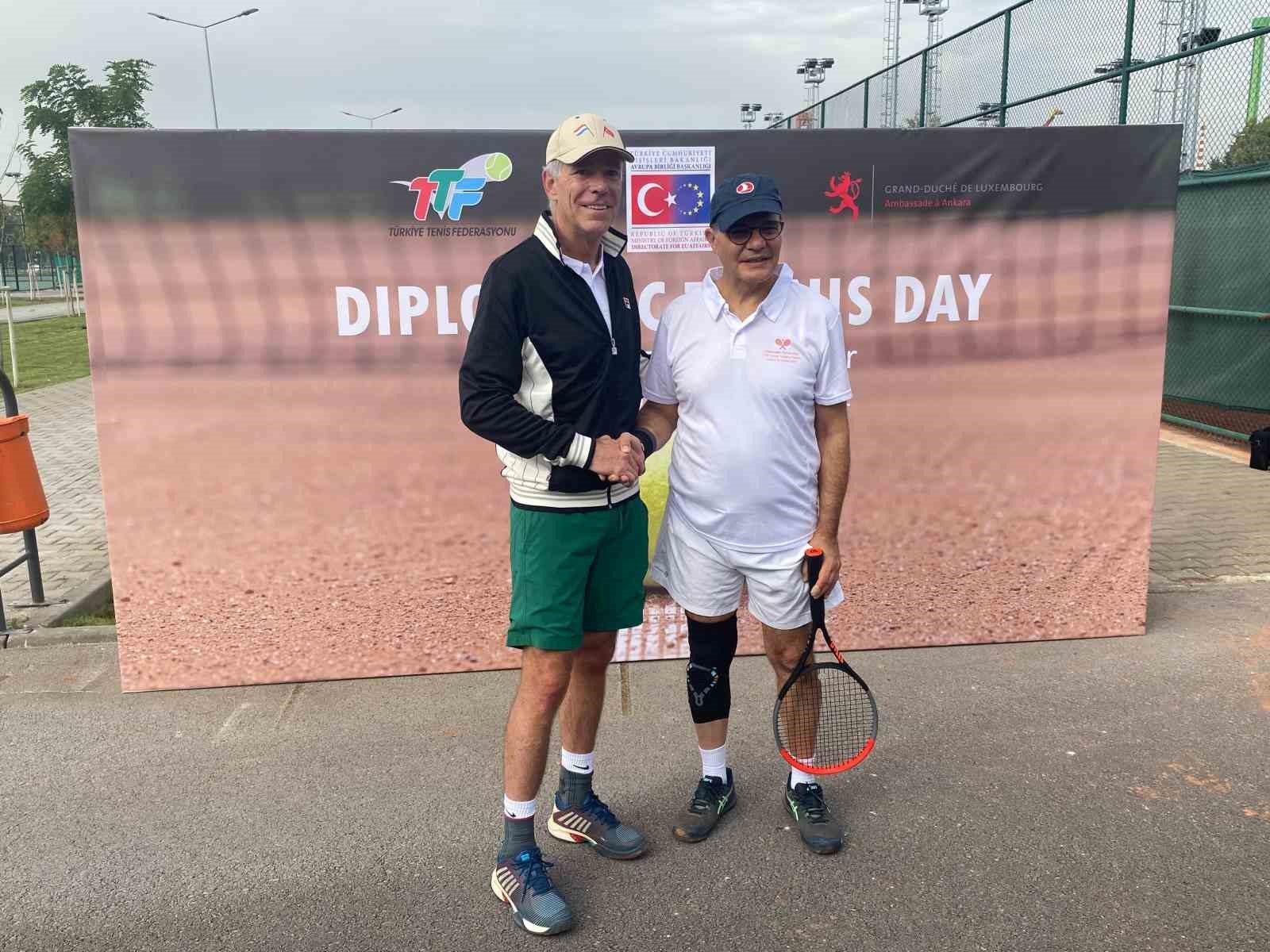 Diplomatik Sahalarda Raketler Çınladı